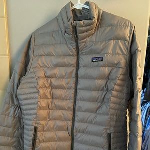 Patagonia women’s full zip down lightweight jacket